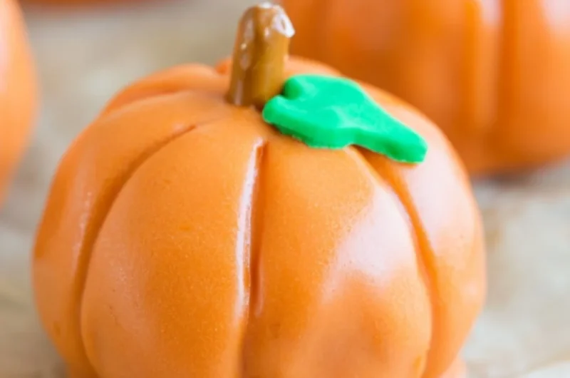 No-bake pumpkin shaped Oreo balls decorated for autumn treats