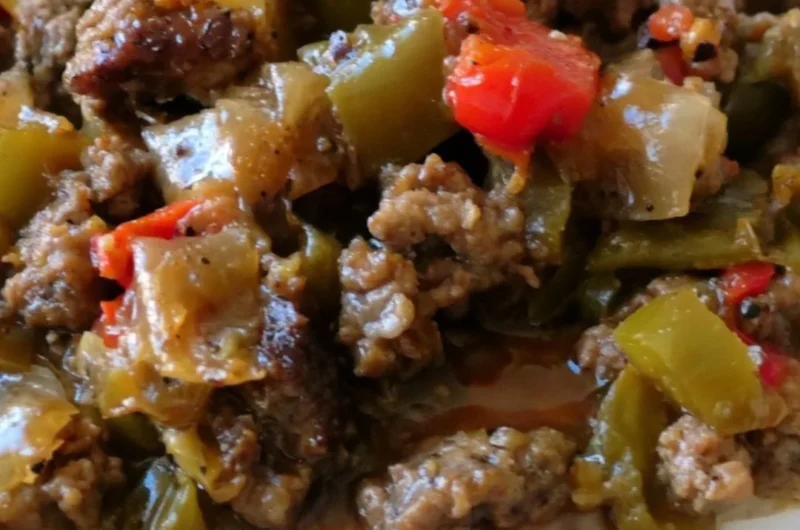 Delicious cozy beef and pepper rice bowls served in a bowl