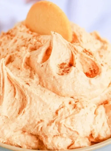 Delicious pumpkin cheesecake dip made with five simple ingredients.